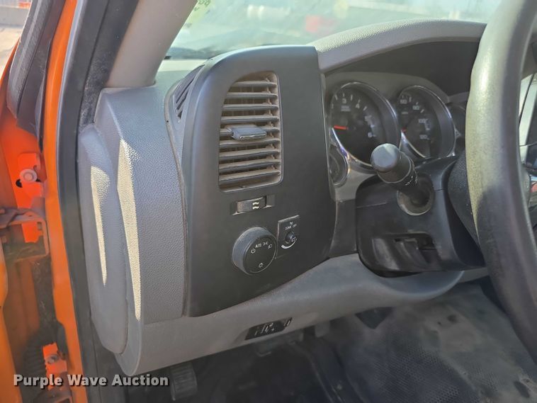 image for item FI0839 2013 Chevrolet Silverado 2500HD Crew Cab utility bed pickup truck