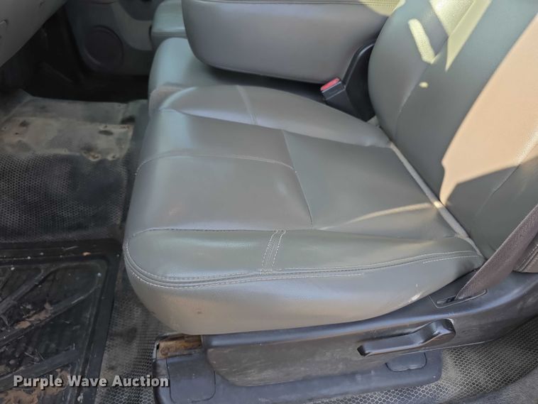 image for item FI0839 2013 Chevrolet Silverado 2500HD Crew Cab utility bed pickup truck