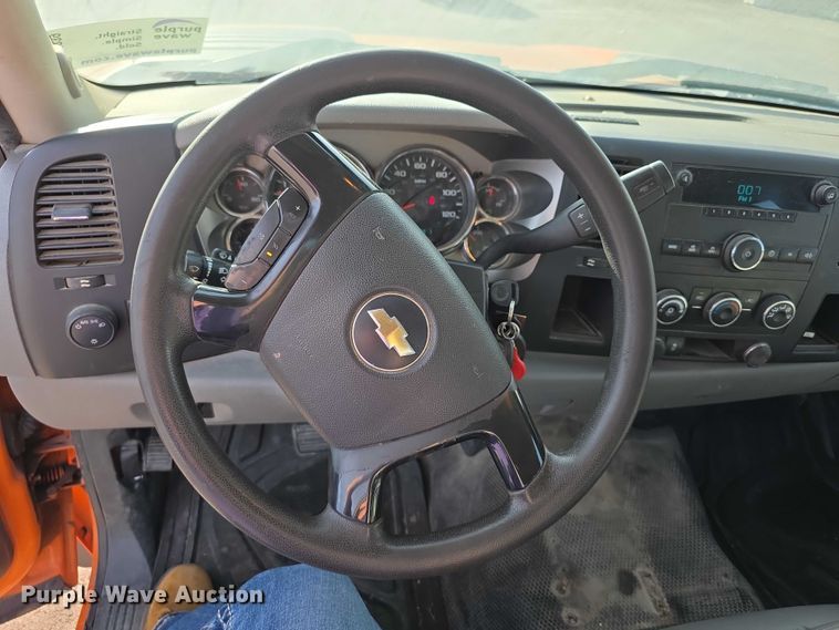 image for item FI0839 2013 Chevrolet Silverado 2500HD Crew Cab utility bed pickup truck