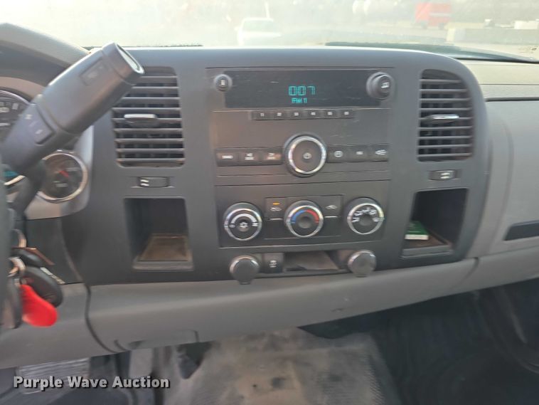 image for item FI0839 2013 Chevrolet Silverado 2500HD Crew Cab utility bed pickup truck