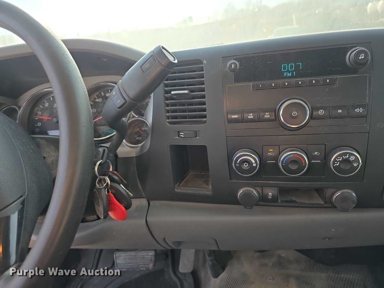 image for item FI0839 2013 Chevrolet Silverado 2500HD Crew Cab utility bed pickup truck