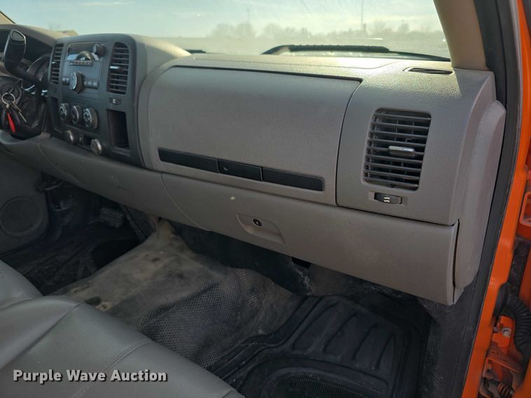 image for item FI0839 2013 Chevrolet Silverado 2500HD Crew Cab utility bed pickup truck