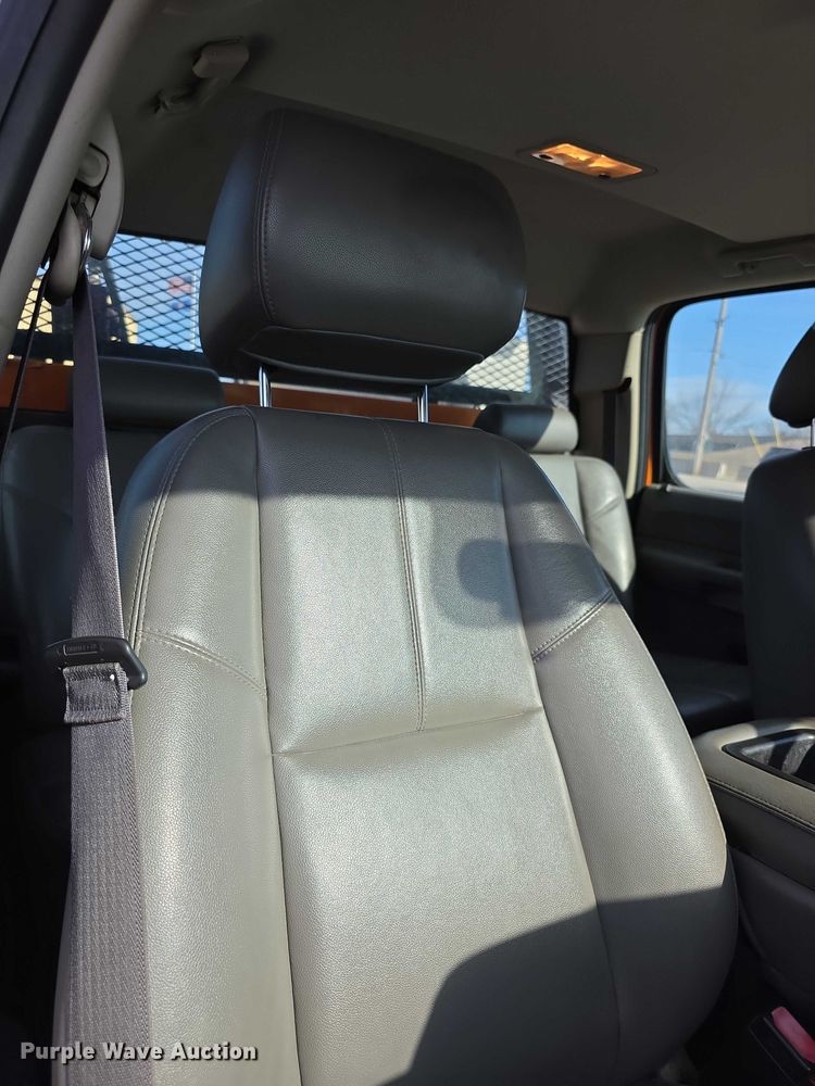 image for item FI0839 2013 Chevrolet Silverado 2500HD Crew Cab utility bed pickup truck