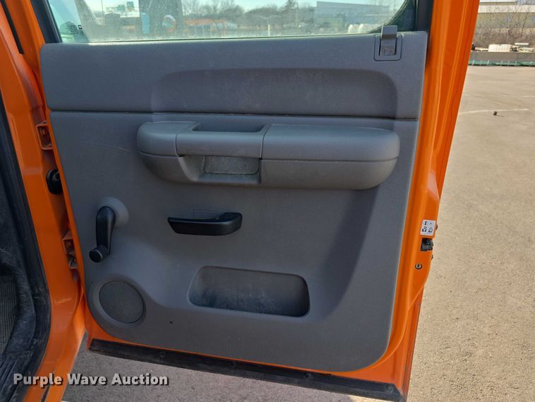 image for item FI0839 2013 Chevrolet Silverado 2500HD Crew Cab utility bed pickup truck