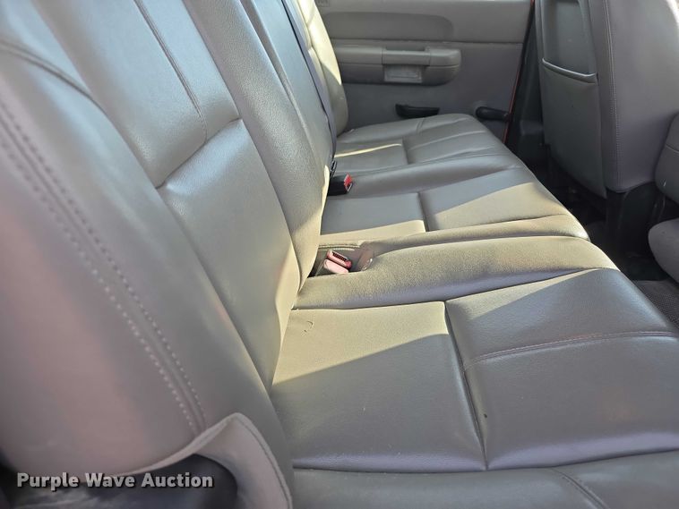 image for item FI0839 2013 Chevrolet Silverado 2500HD Crew Cab utility bed pickup truck