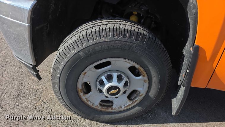 image for item FI0839 2013 Chevrolet Silverado 2500HD Crew Cab utility bed pickup truck