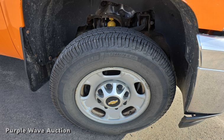 image for item FI0839 2013 Chevrolet Silverado 2500HD Crew Cab utility bed pickup truck