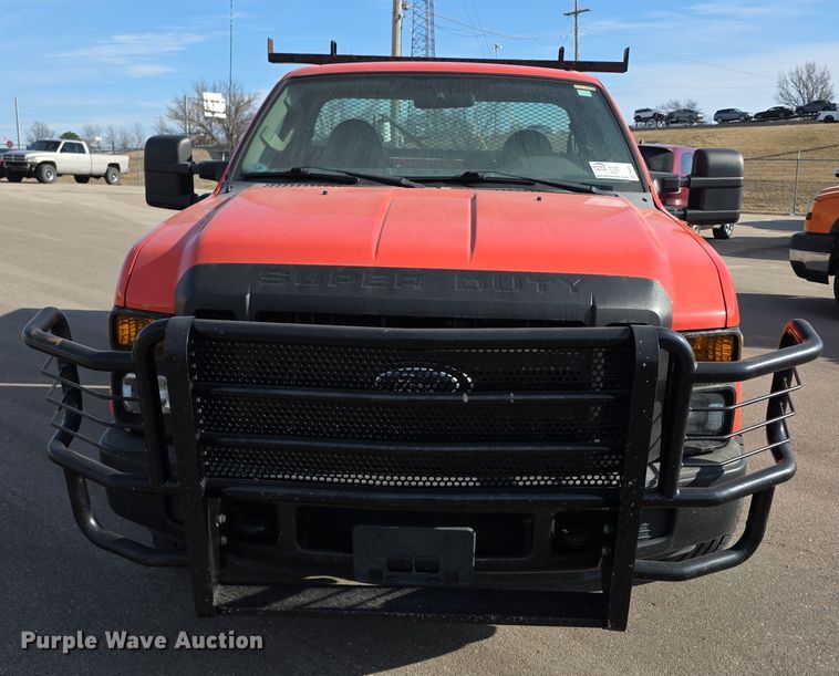 image for item FI0842 2010 Ford F250 Super Duty utility bed pickup truck