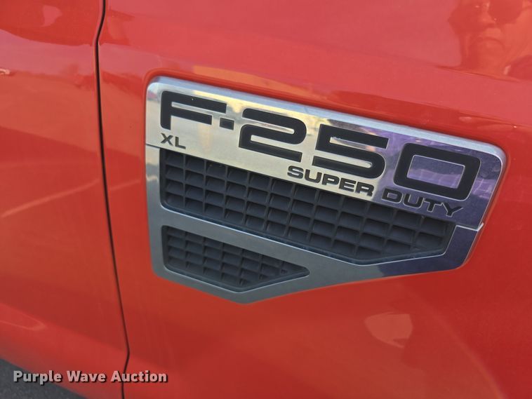 image for item FI0842 2010 Ford F250 Super Duty utility bed pickup truck