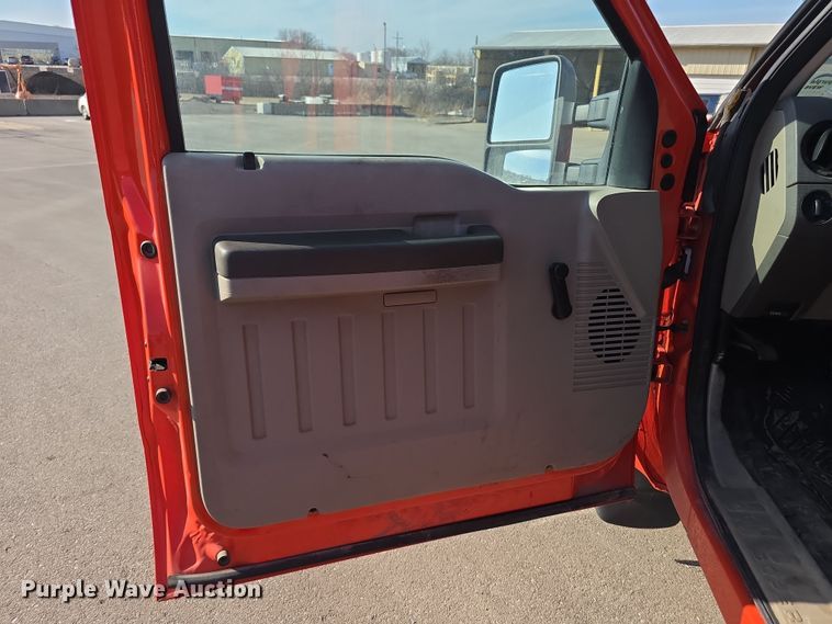 image for item FI0842 2010 Ford F250 Super Duty utility bed pickup truck