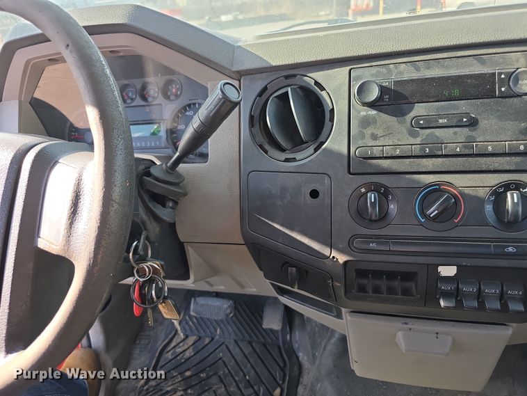 image for item FI0842 2010 Ford F250 Super Duty utility bed pickup truck