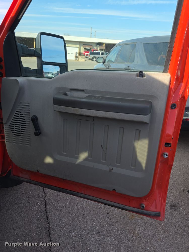 image for item FI0842 2010 Ford F250 Super Duty utility bed pickup truck