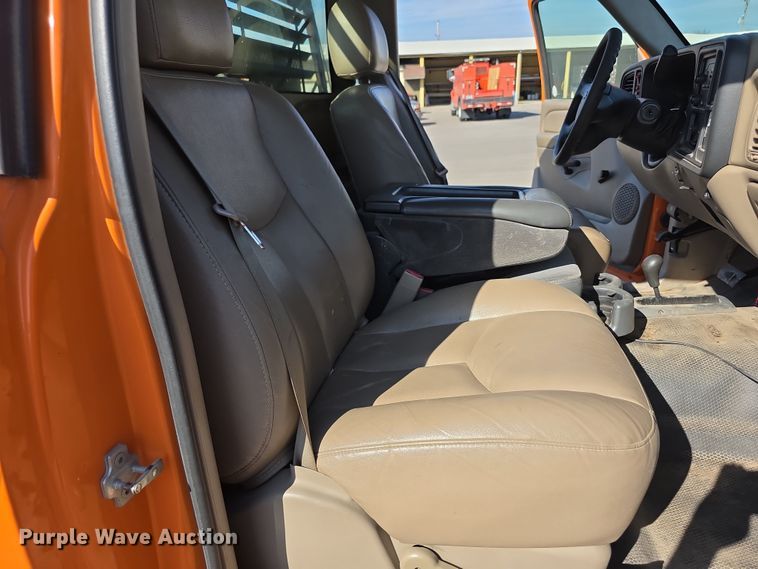 image for item FI0844 2006 Chevrolet Silverado 3500HD pickup truck