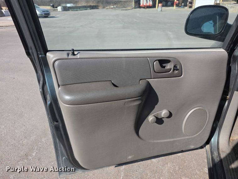 image for item FI0846 2003 Dodge Caravan SE van