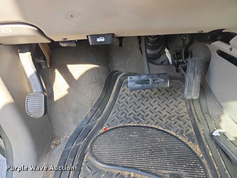 image for item FI0846 2003 Dodge Caravan SE van