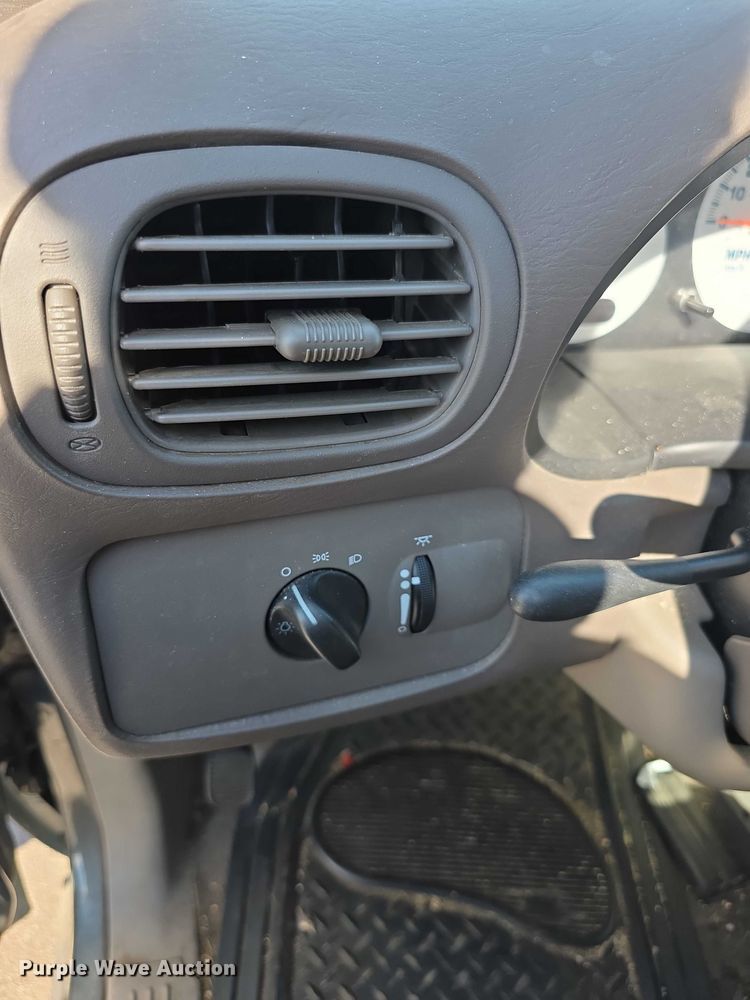 image for item FI0846 2003 Dodge Caravan SE van