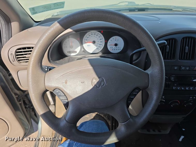 image for item FI0846 2003 Dodge Caravan SE van