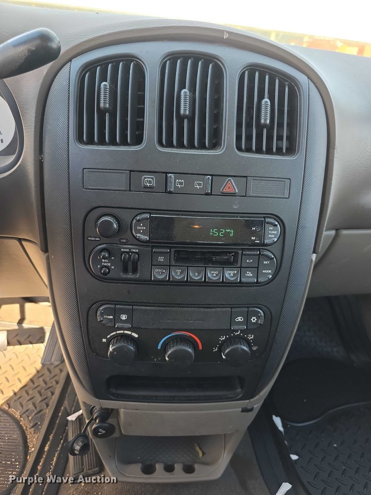 image for item FI0846 2003 Dodge Caravan SE van