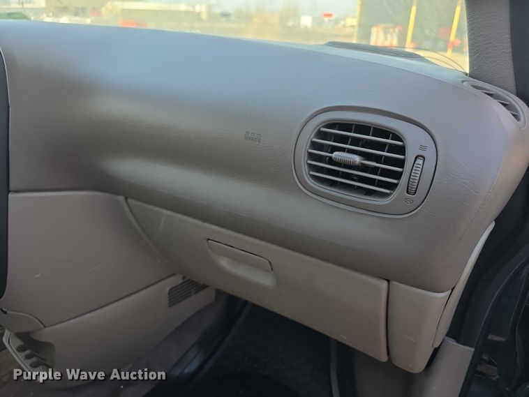 image for item FI0846 2003 Dodge Caravan SE van