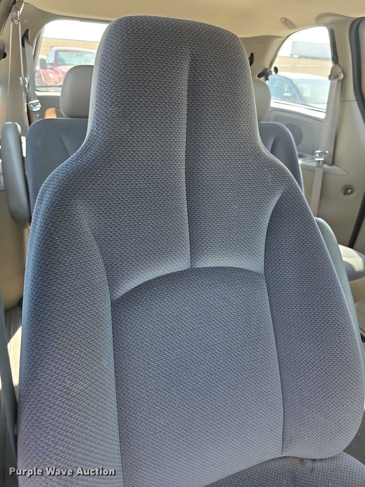 image for item FI0846 2003 Dodge Caravan SE van