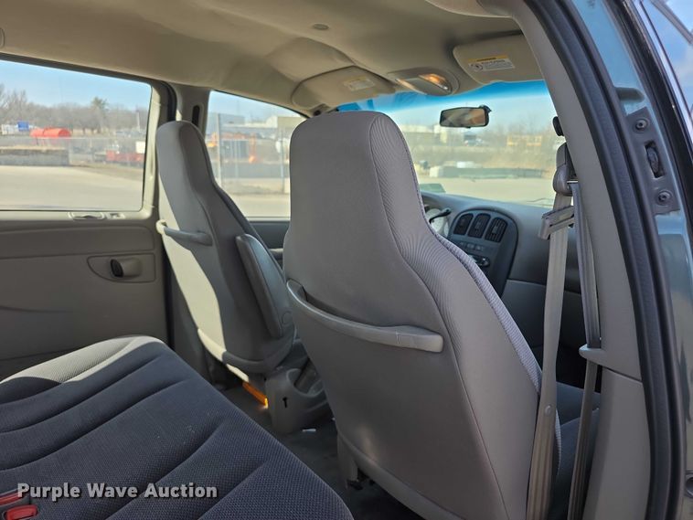 image for item FI0846 2003 Dodge Caravan SE van