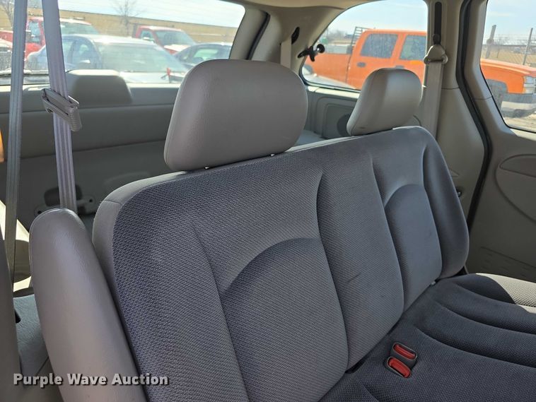 image for item FI0846 2003 Dodge Caravan SE van