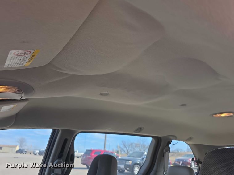 image for item FI0846 2003 Dodge Caravan SE van