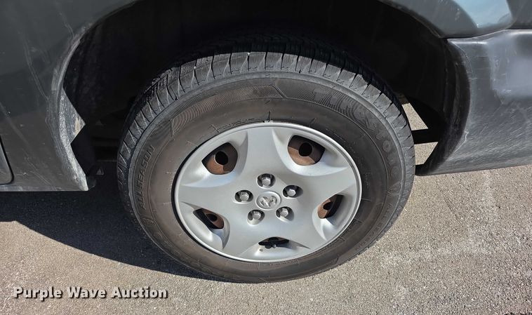 image for item FI0846 2003 Dodge Caravan SE van