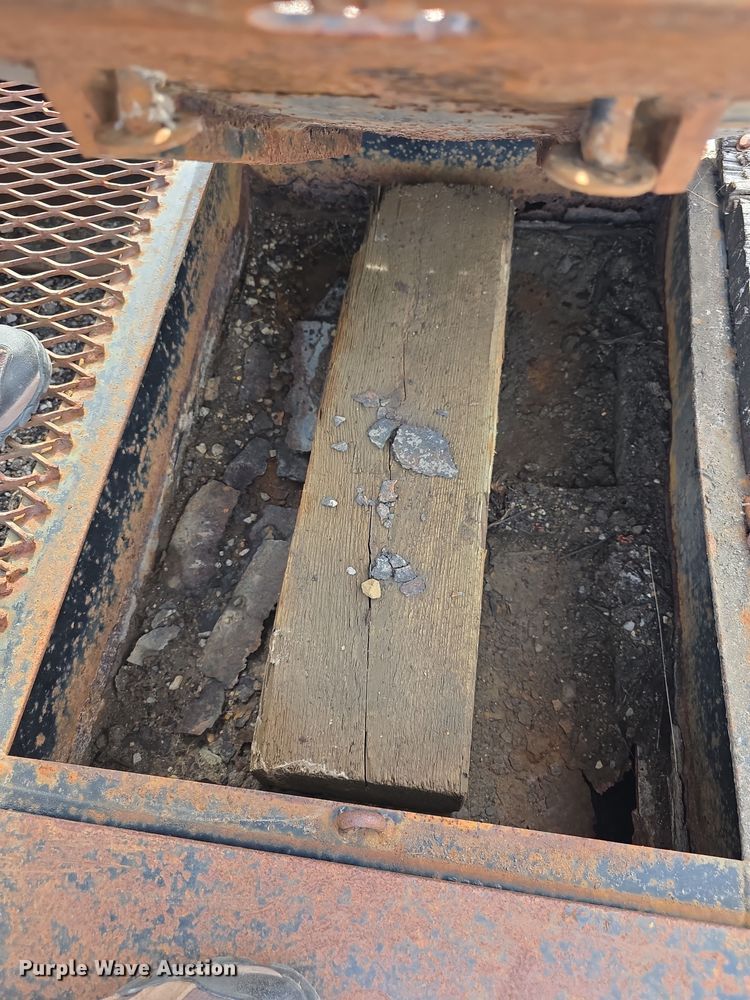 image for item FI0872 2004 Load King 553SS lowboy equipment trailer