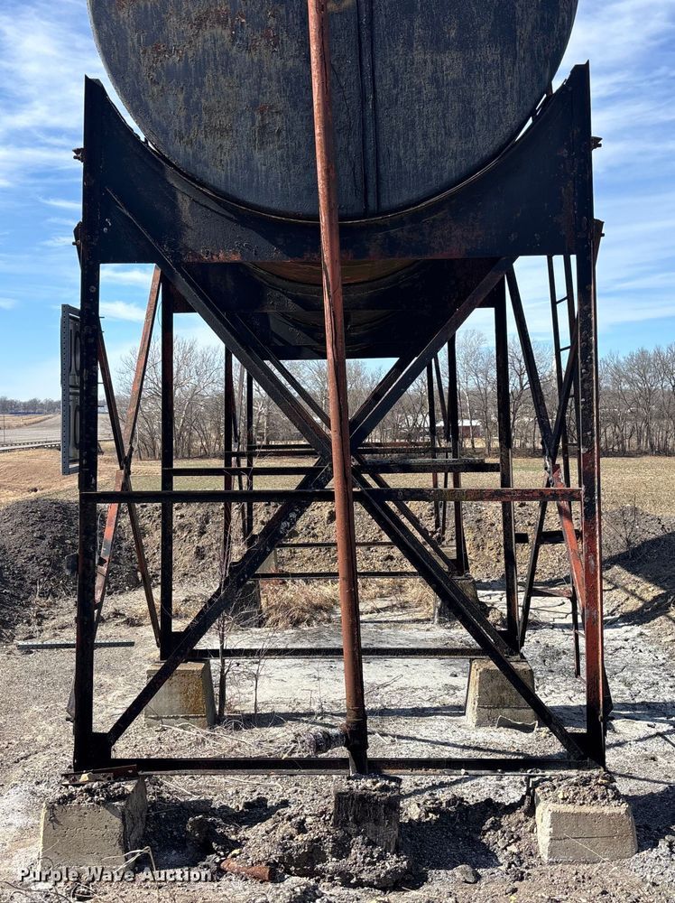 image for item FO3573 Asphalt storage tank