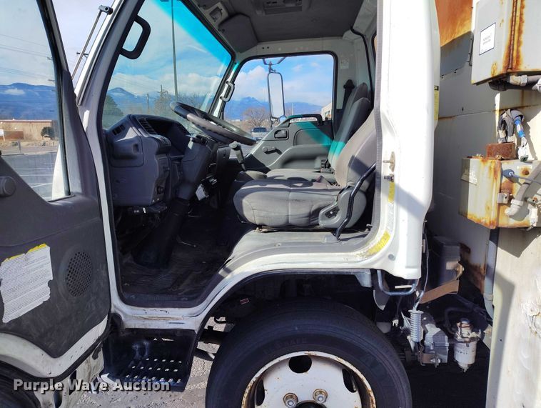 image for item DP4923 2005 Chevrolet W5500 utility / service truck