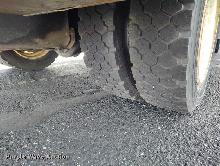 image for item DP4923 2005 Chevrolet W5500 utility / service truck