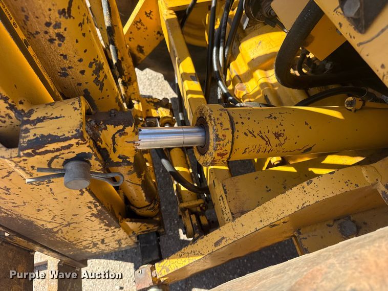 image for item DQ4256 John Deere 486E forklift