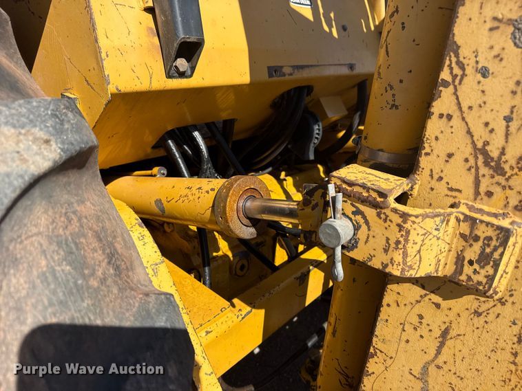 image for item DQ4256 John Deere 486E forklift