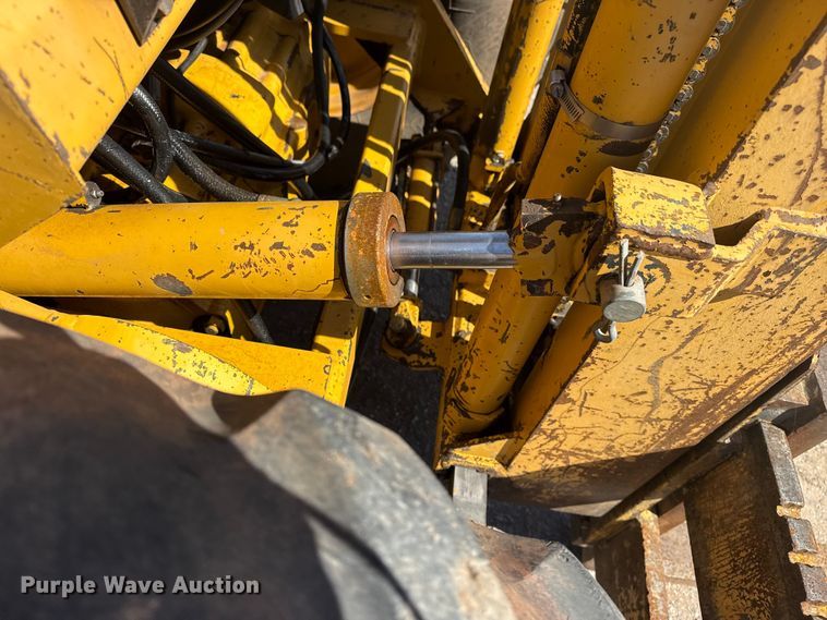 image for item DQ4256 John Deere 486E forklift