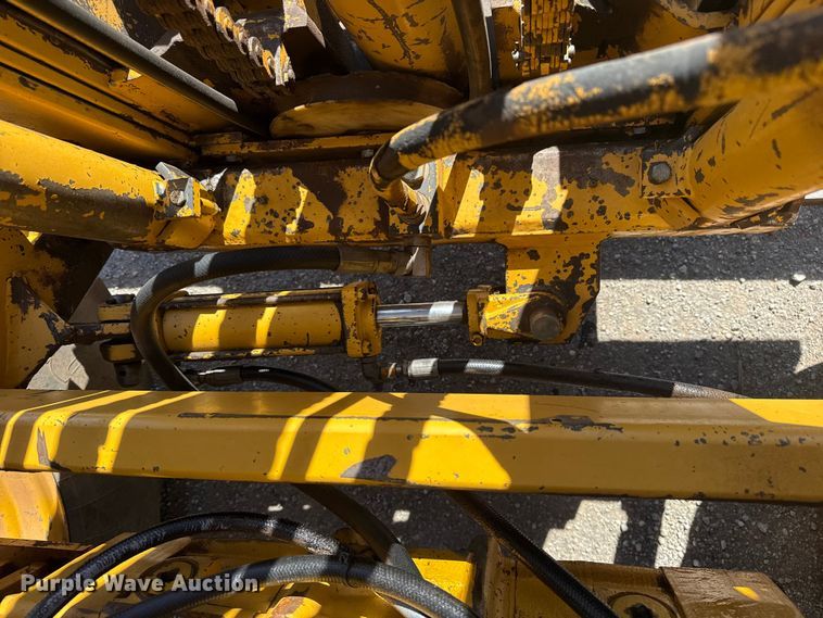 image for item DQ4256 John Deere 486E forklift