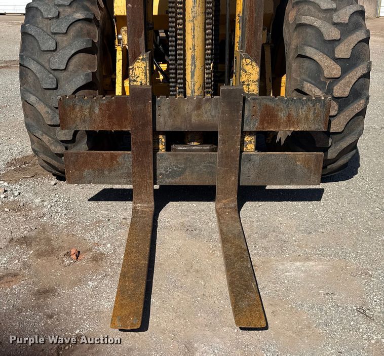 image for item DQ4256 John Deere 486E forklift