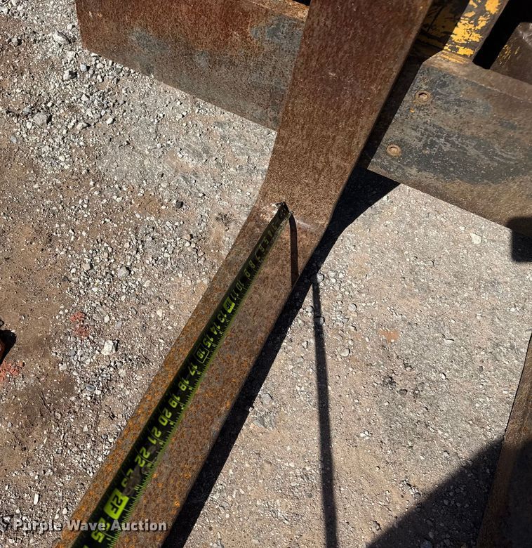 image for item DQ4256 John Deere 486E forklift