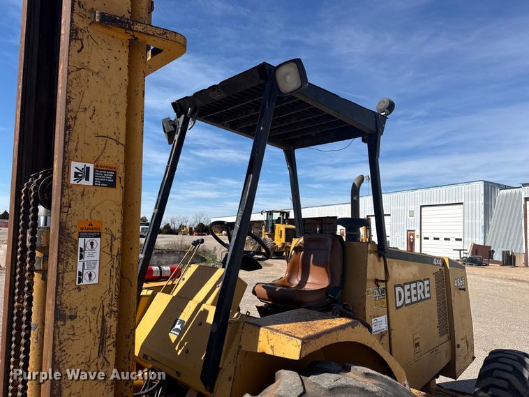 image for item DQ4256 John Deere 486E forklift
