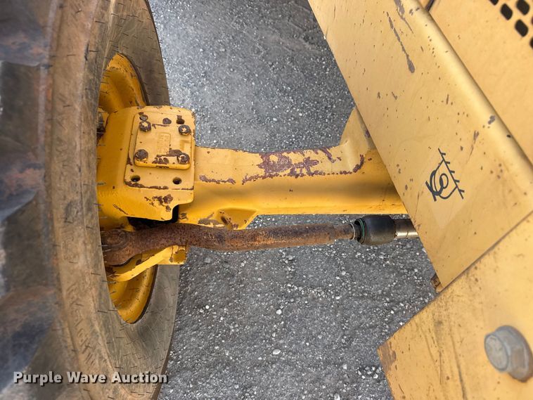 image for item DQ4256 John Deere 486E forklift