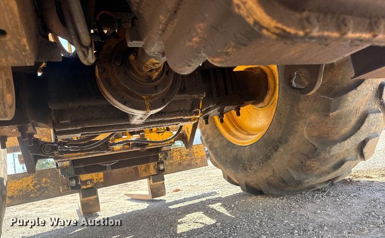 image for item DQ4256 John Deere 486E forklift