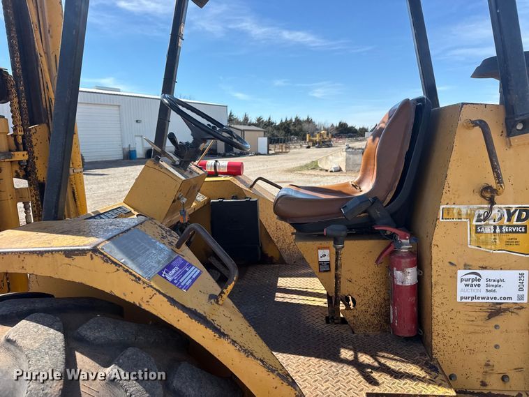 image for item DQ4256 John Deere 486E forklift