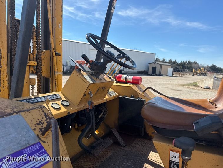 image for item DQ4256 John Deere 486E forklift