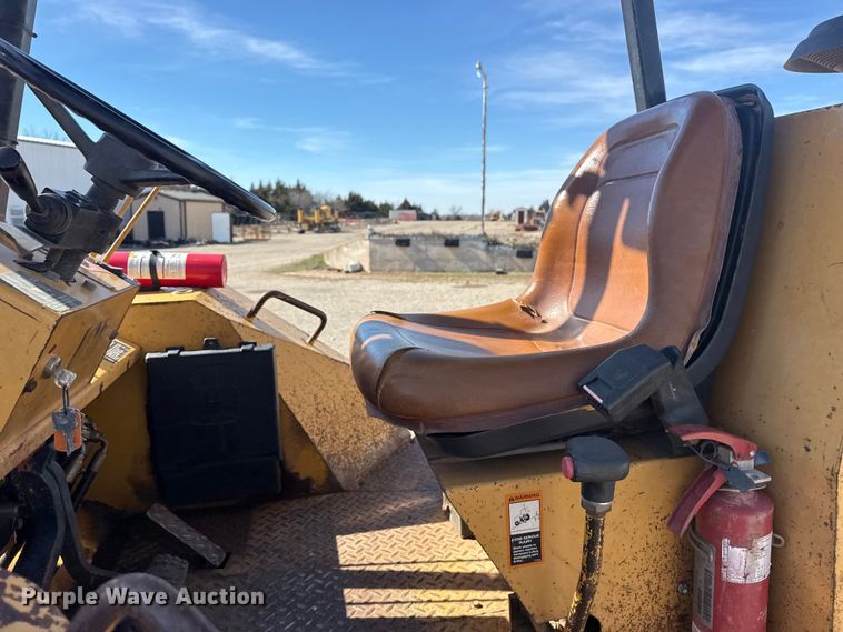 image for item DQ4256 John Deere 486E forklift