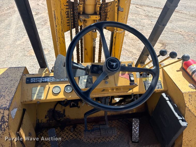 image for item DQ4256 John Deere 486E forklift