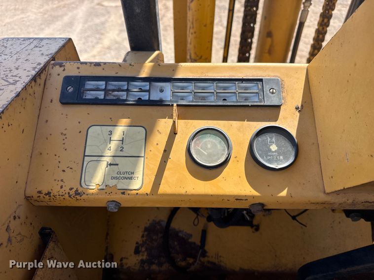 image for item DQ4256 John Deere 486E forklift