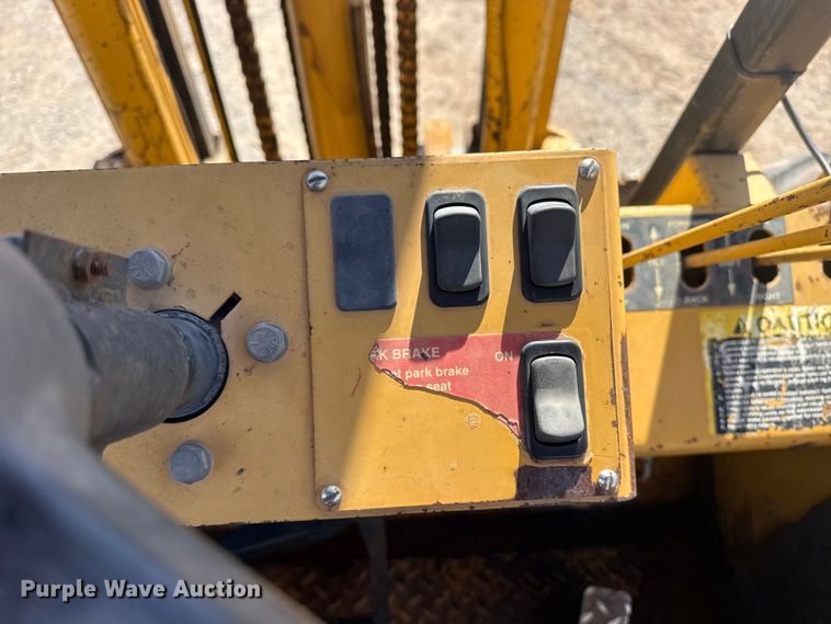 image for item DQ4256 John Deere 486E forklift