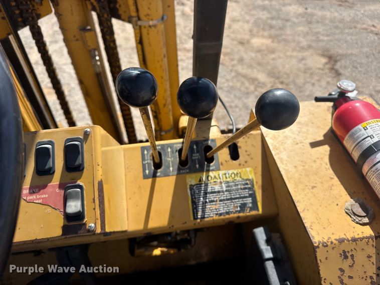 image for item DQ4256 John Deere 486E forklift