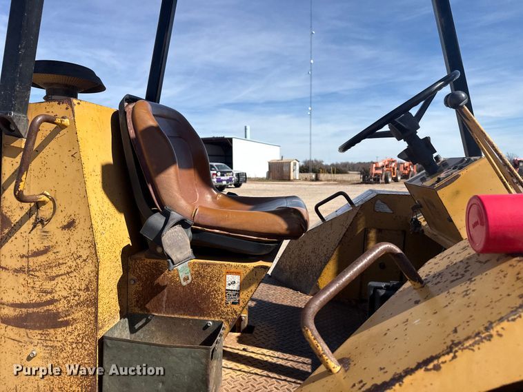 image for item DQ4256 John Deere 486E forklift