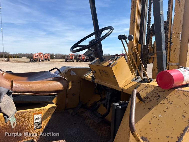 image for item DQ4256 John Deere 486E forklift